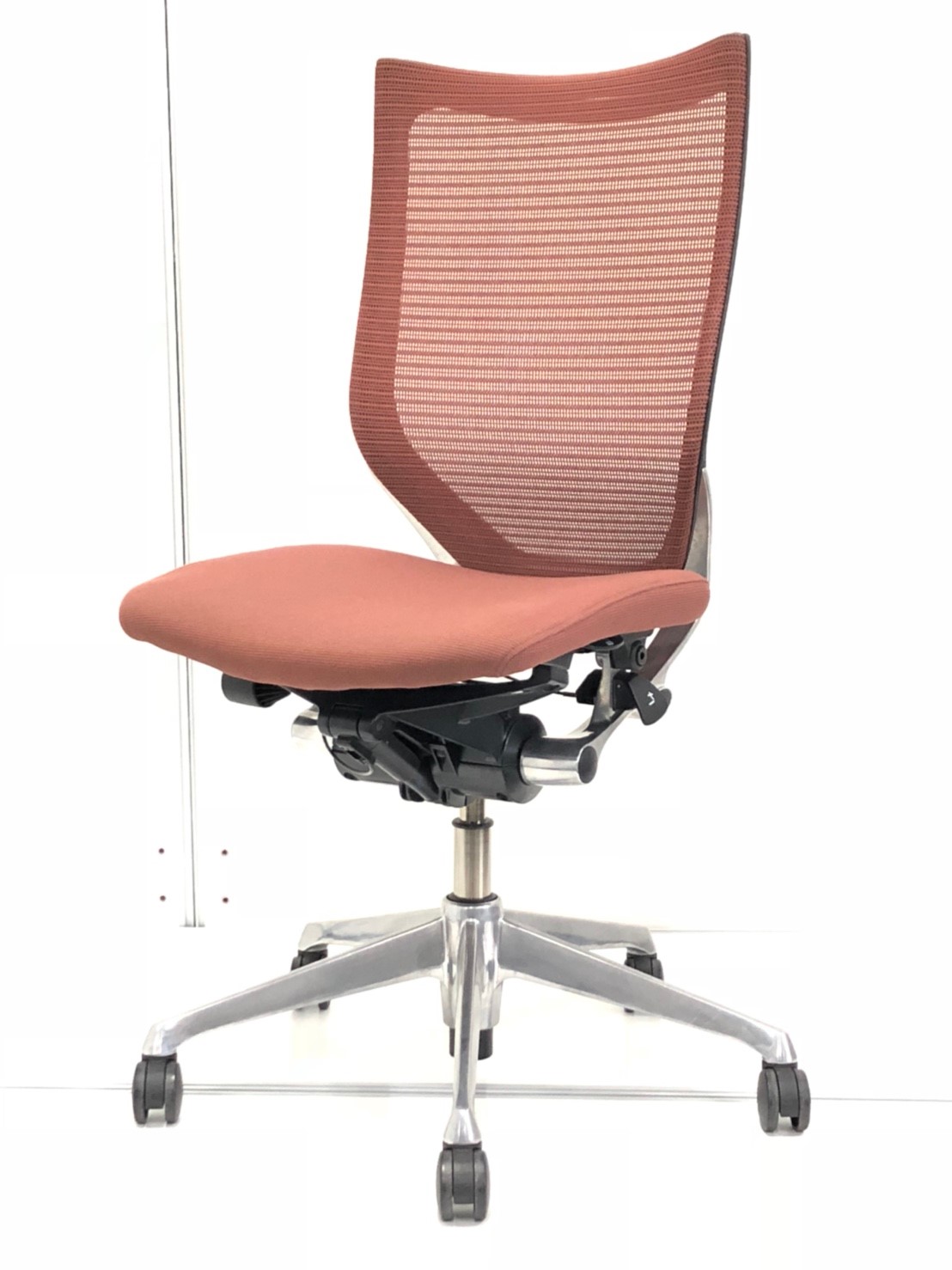 【在庫入れ替えセール！】座り心地で選ぶなら座面クッションがおすすめ！落ち着いた色味！人気のバロンチェア
                        バロン
                                    中古
            