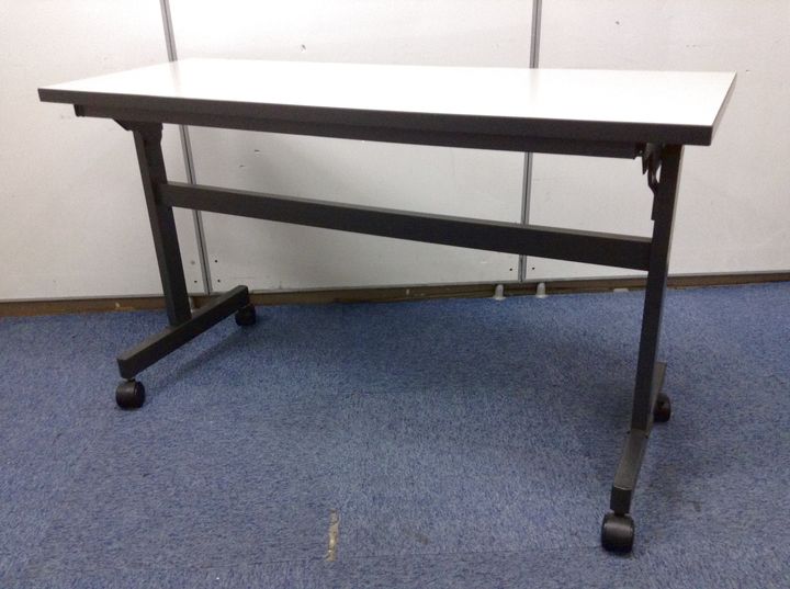 【省スペースに】珍しい1200mm幅　収納もらくらく!
                        その他シリーズ
                                    中古
            