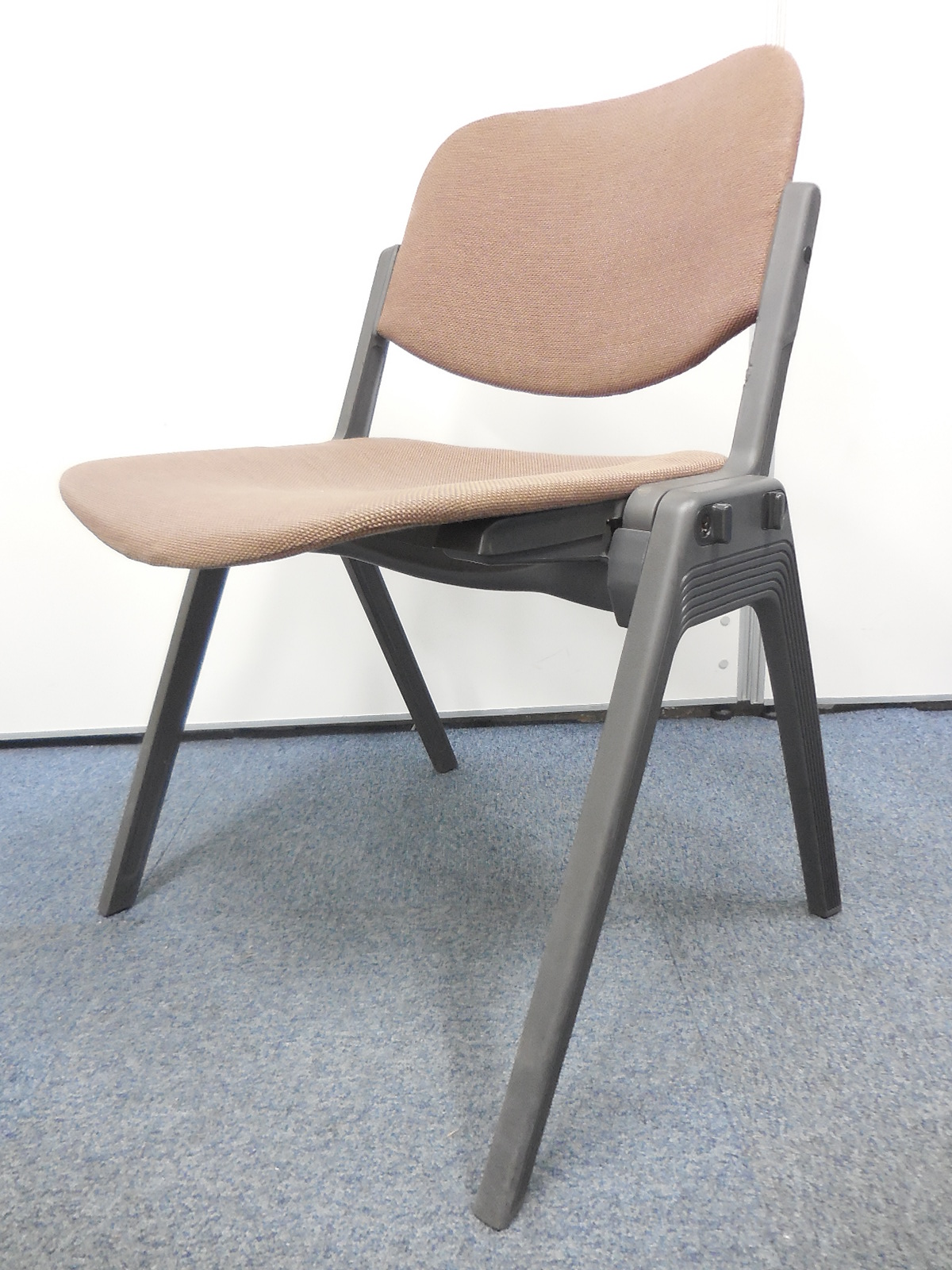 【5脚入荷】オカムラ製のスタッキングチェアが入荷致しました！
                        その他シリーズ
                                    中古
            