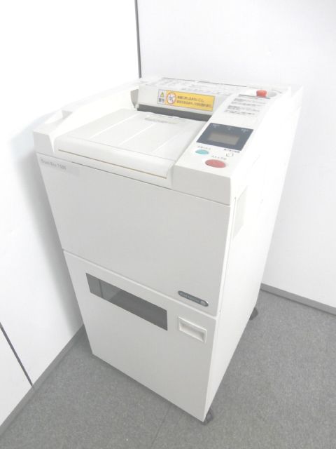 注目商品！！【不定形にひきちぎり圧縮処理で処理紙片の再資源化がしやすく地球に優しい】■ゼロックス　■Ｔｒｕｓｔ‐ｅｃｏ 1500 ■シュレッダー
                        Ｔrust-Eco 1500
                                    中古
            