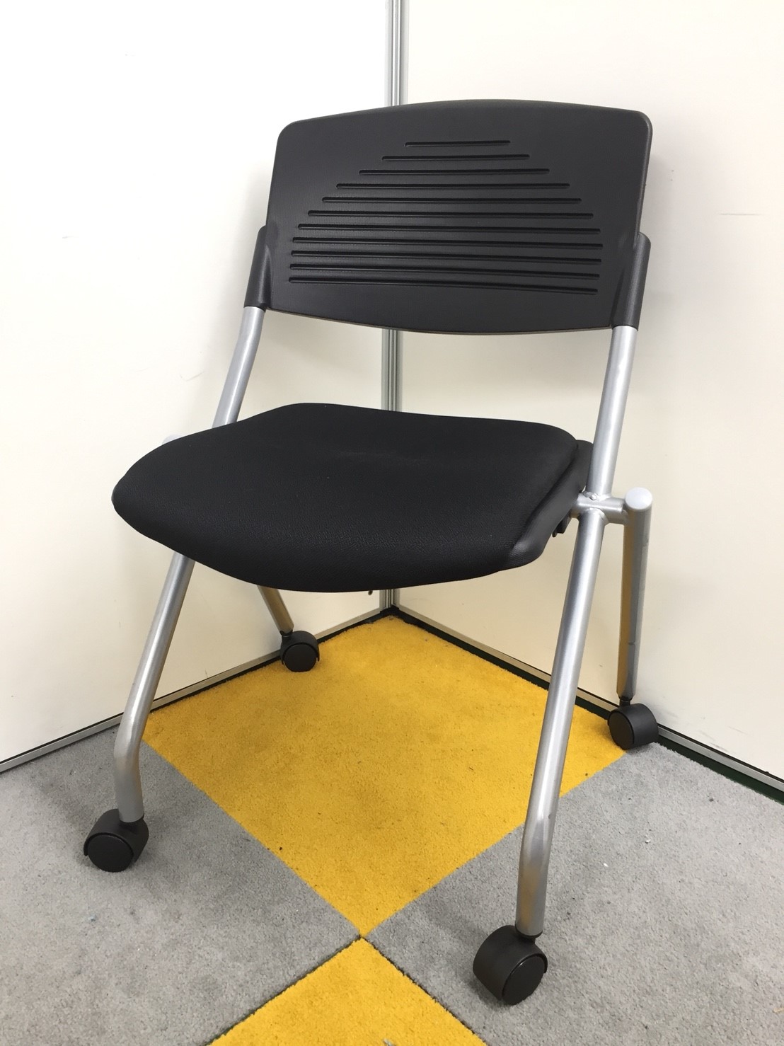 【休憩室やイベントなどに！】ネスティングチェア
                        その他シリーズ
                                    中古
            