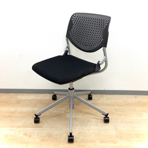 【ミーティングルーム用にもOAチェア代わりにも使える！】オカムラ製・ミーティングチェア（ルナ）　ブラックカラーで何処でも合わせやすい！
                        ルナ
                                    中古
            