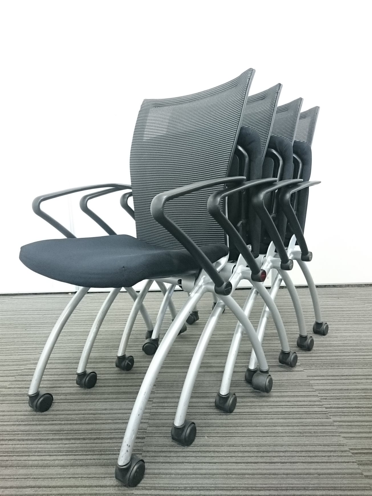 【限定1セット！】ヘイワース製高級ネスティングチェアが4脚セットでお買い得！【背もたれメッシュのハイバック！】
                        その他シリーズ
                                    中古
            