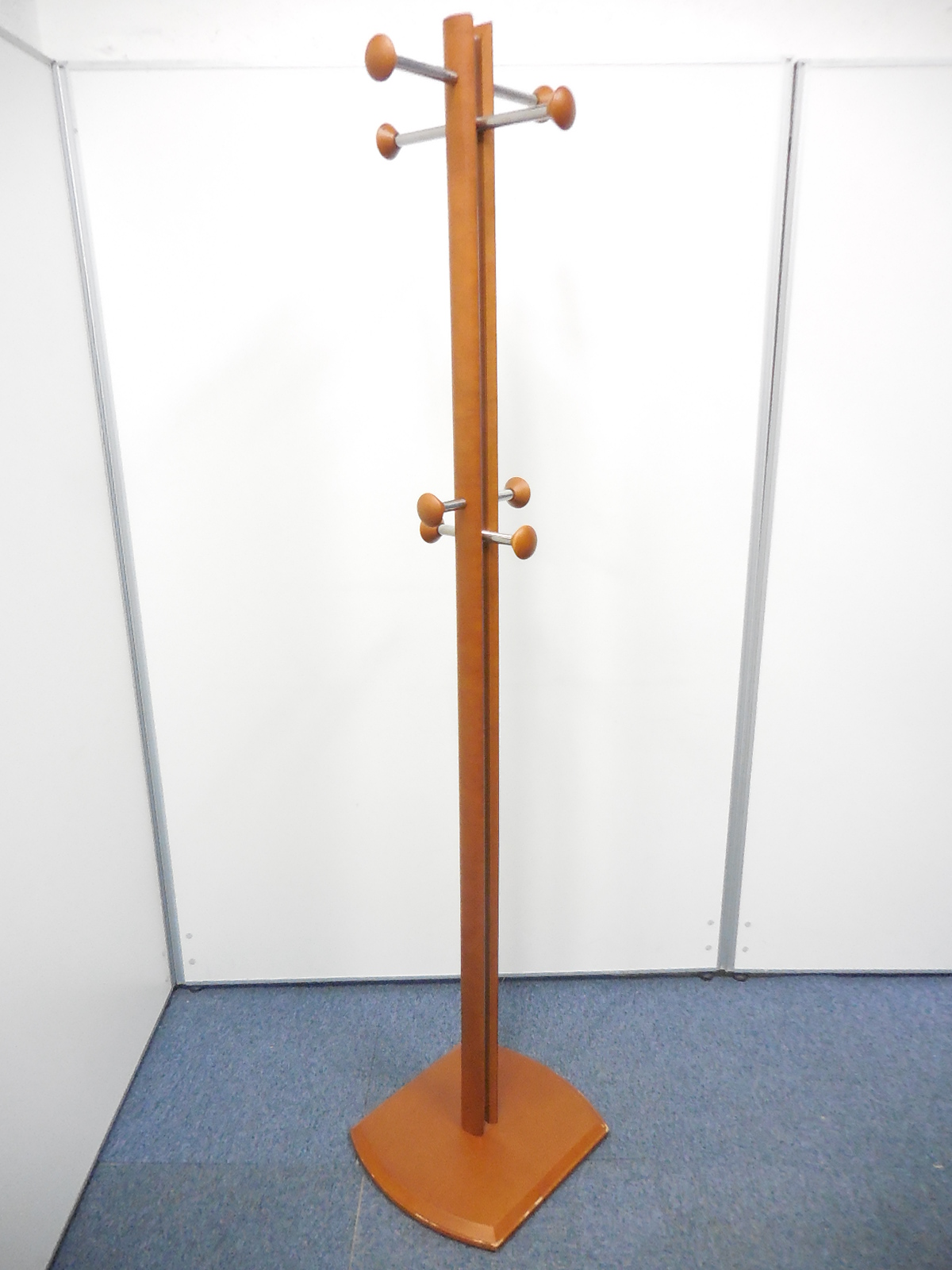 【限定1台入荷！】高級+高品質のポールハンガー入荷！定価8万円以上の商品が92％オフでのご提案！
                        その他シリーズ
                                    中古
            