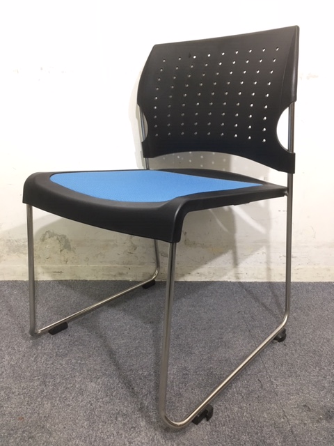 【4脚入荷】コクヨ製　プレド｜ブルーｘブラックのオシャレなカラーリング！使い勝手抜群のスタッキングチェア入荷致しました！
                        プレド
                                    中古
            
