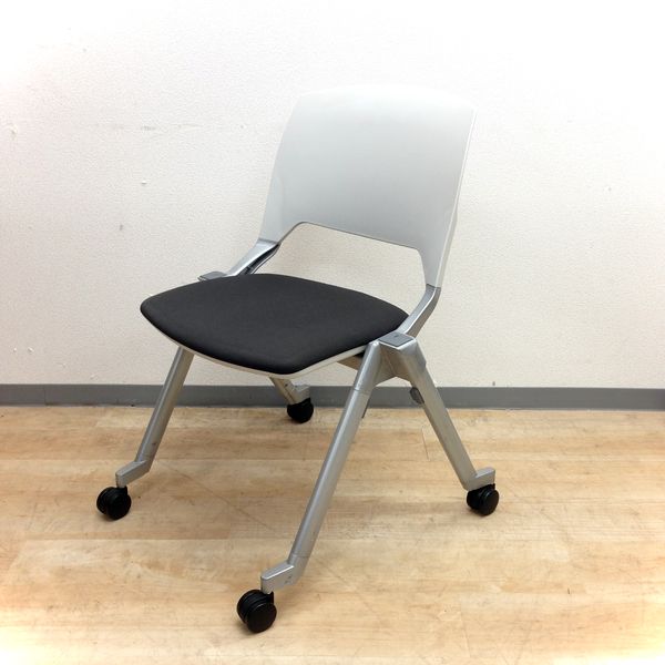 【10脚入荷！】内田洋行製・ネスティングチェア、キャスター付きなので移動も楽々！
                        FM-320シリーズ
                                    中古
            