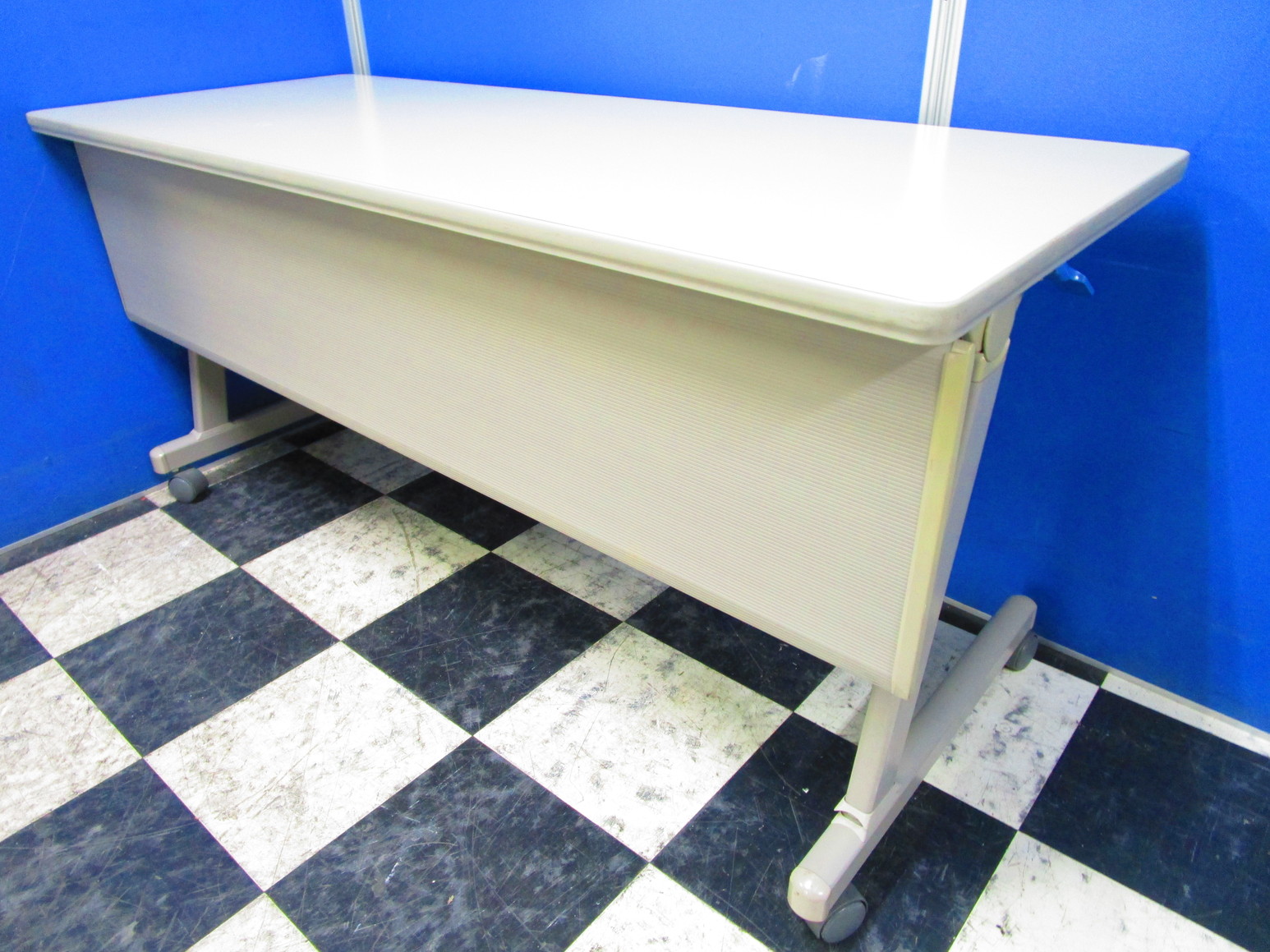 【2名様用】希少なサイドスタックテーブル入荷致しました。重ねて省スペース化
                        その他シリーズ
                                    中古
            