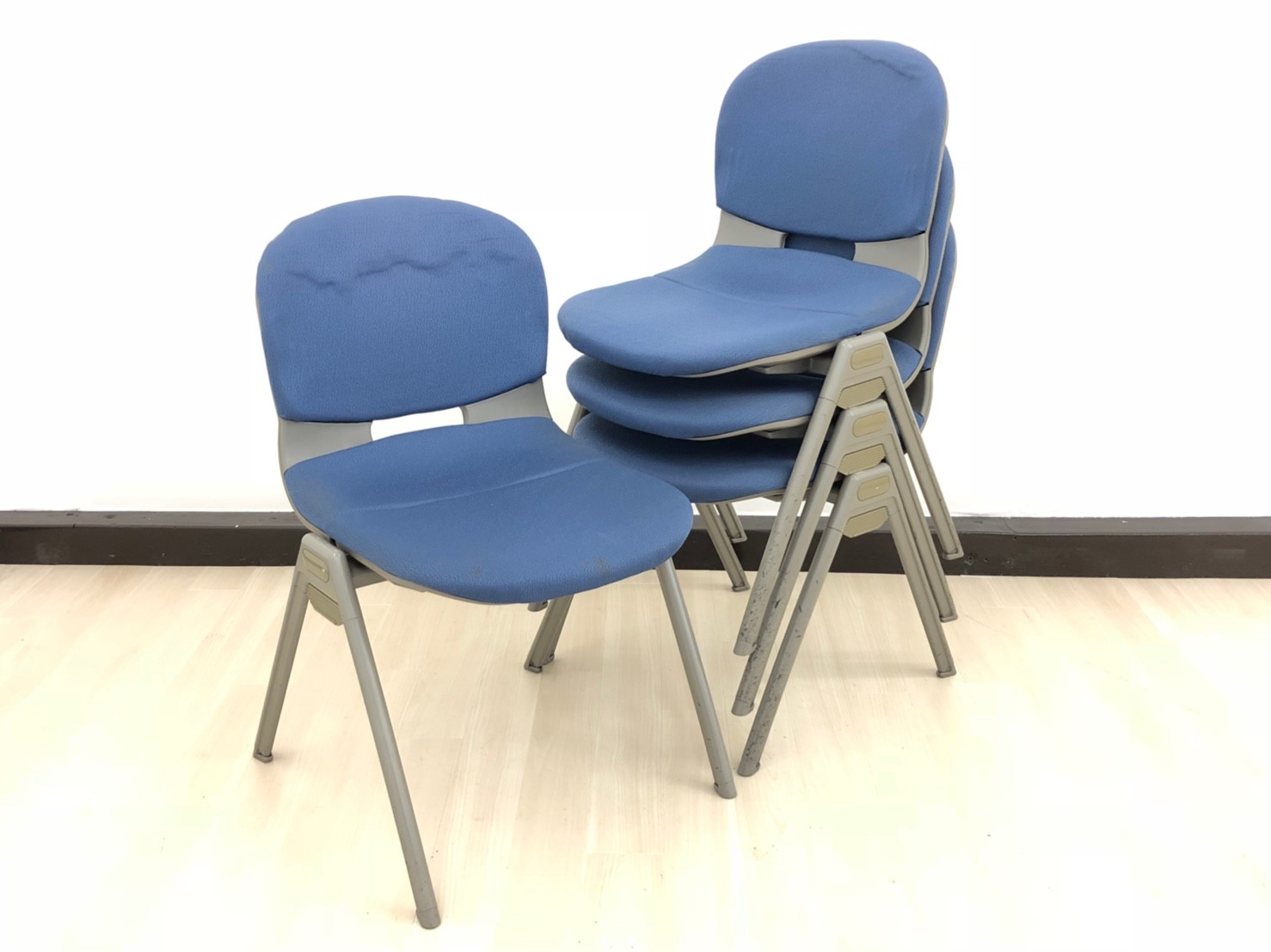 【嬉しい4脚セット！】内田洋行製スタッキングチェア、人気のブルーカラー！まとめて買うならこちらがお得！
                        MX-30シリーズ
                                    中古
            