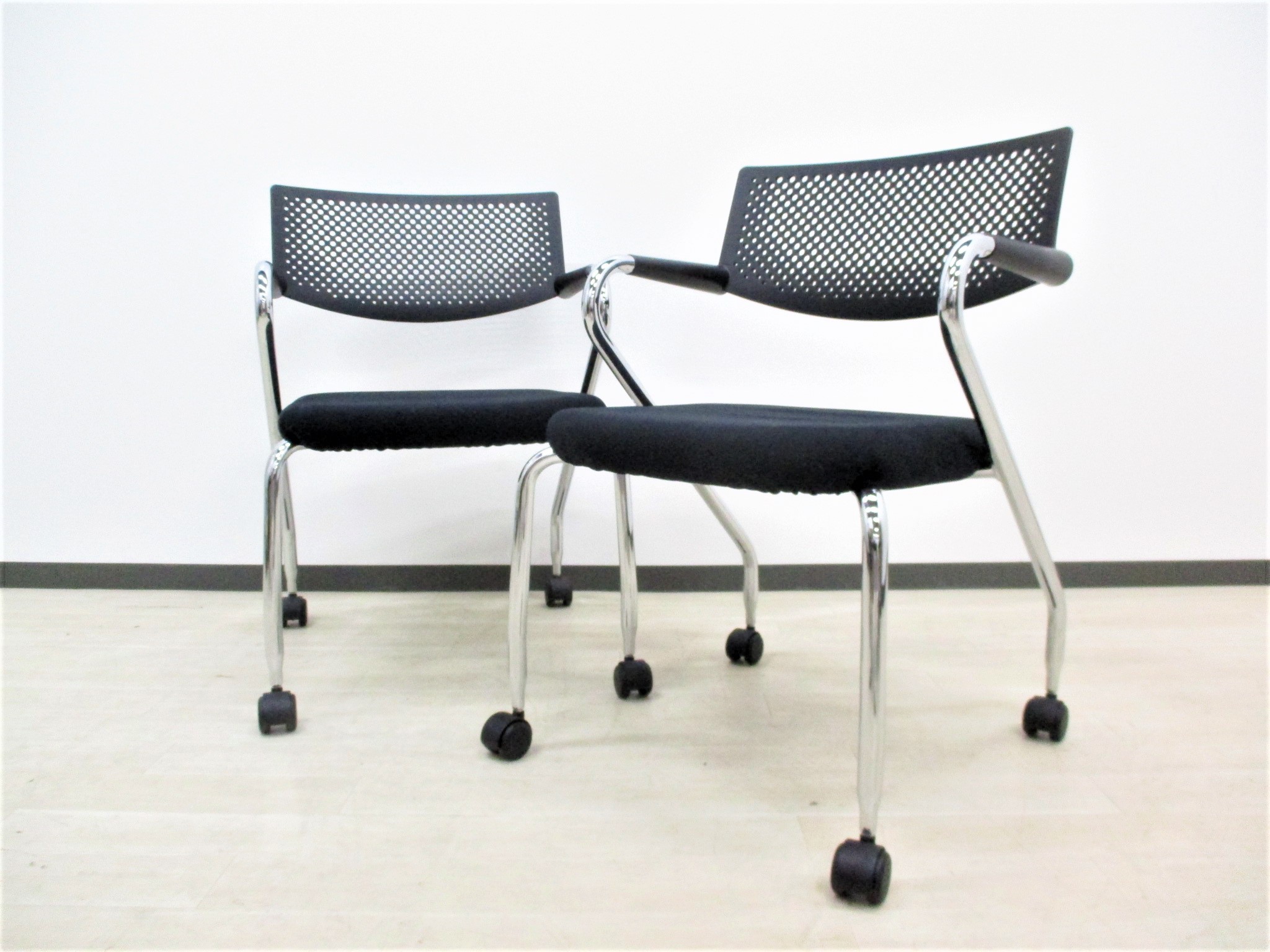 【2脚セット】ビザロールチェア　アントニオ・チッテリオ作
                        その他シリーズ
                                    中古
            