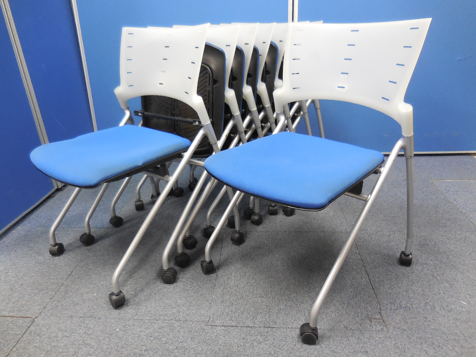 【セット価格10％オフ！】【8脚のセット商品！】イトーキ製のマノスシリーズ、スタッキングチェアが入荷致しました！
                        マノス
                                    中古
            