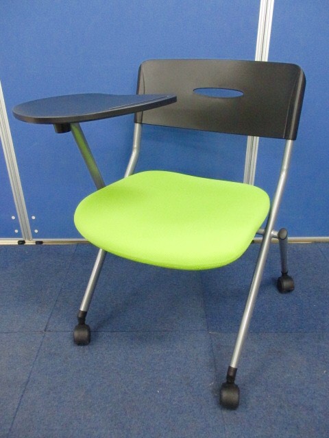 [14脚入荷!!]サンワサプライ ネスティングチェア ライトグリーン■会議や研修時に内容などのメモを取るのに便利なメモ台付き!! [ネスタブル] 
                        その他シリーズ
                                    中古
            