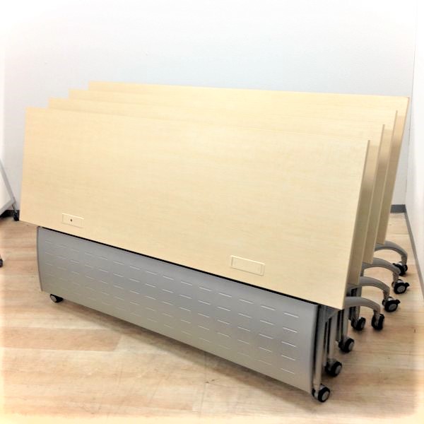 【お得な4台セット】シーンを選ばない配線口付きフラップテーブル！　４つ合わせれば幅3600mmのテーブルとしても使える！オフィス・塾・セミナー等にも！
                        リリッシュ
                                    中古
            