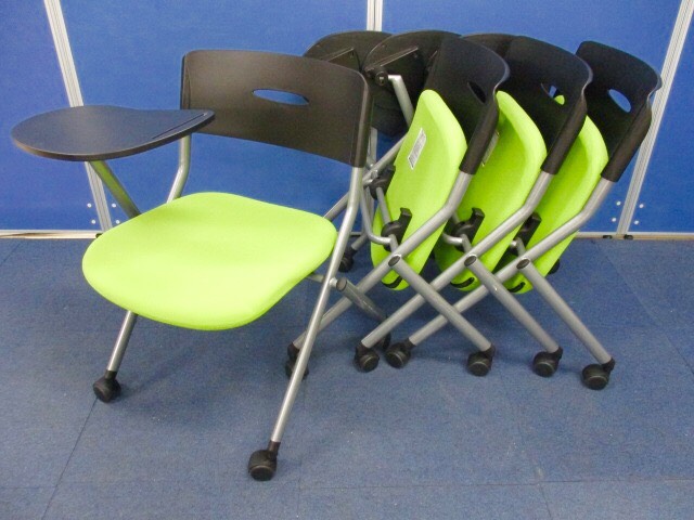 【4脚セットのため特別価格!!】サンワサプライ製　ネスティングチェア ■会議や研修の際にメモを取るのに便利なテーブル付き!!
                        -
                                    中古
            