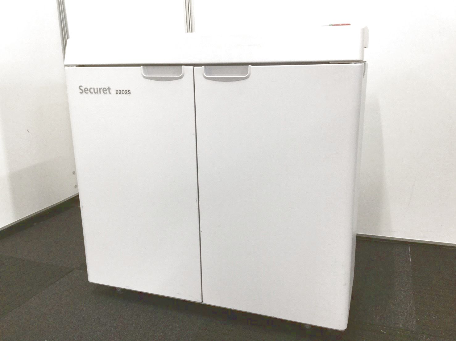 【レアアイテム！securet製のシュレッダー緊急入荷！】使い勝手がよくスペースも取らない！！
                        Securet
                                    中古
            