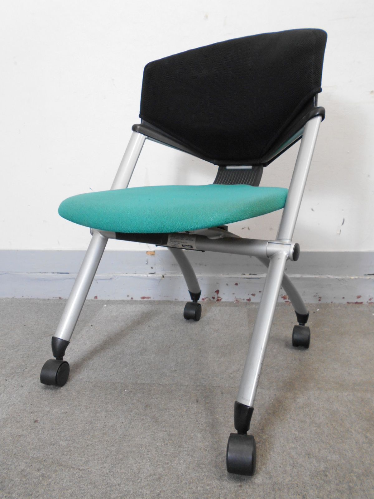 【KS】【並行スタックで整理整頓楽々！】コルサチェア6脚入荷！国内メーカー、コクヨ製！明るいグリーン！
                        コルサ
                                    中古
            