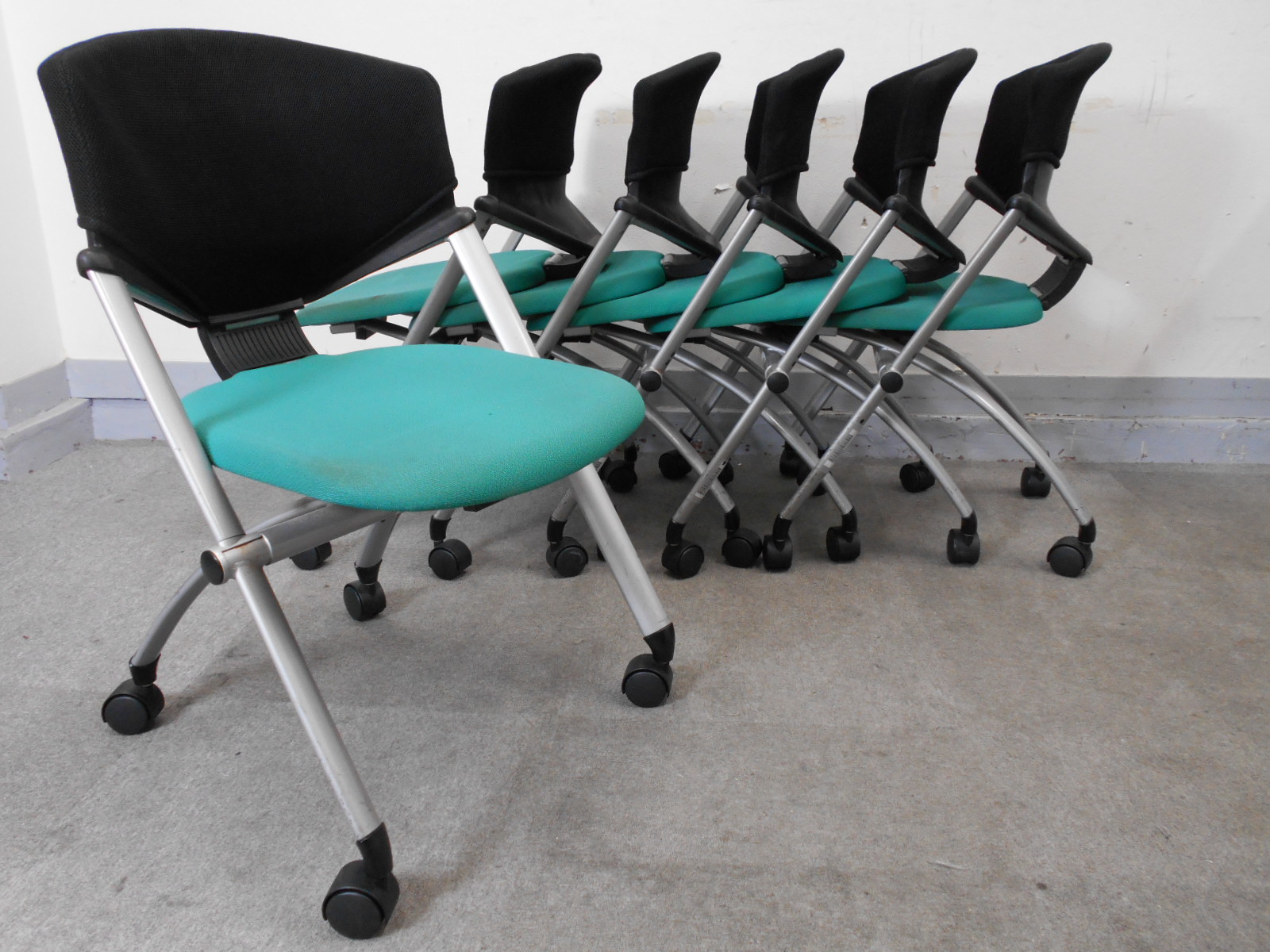 【KS】【まとめてお求めならこちら！】6脚セット！国内メーカーコクヨ製「コルサ」！キャスター付きで移動も便利！
                        コルサ
                                    中古
            