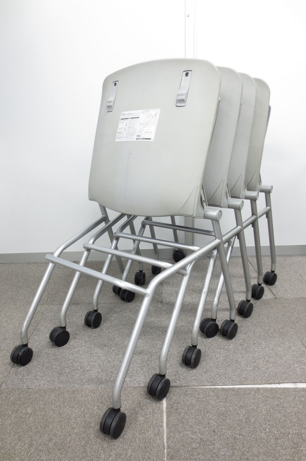 【5%OFF】人気のネスティングチェアがセットでお得【2セット限定】
                        グラータ
                                    中古
            