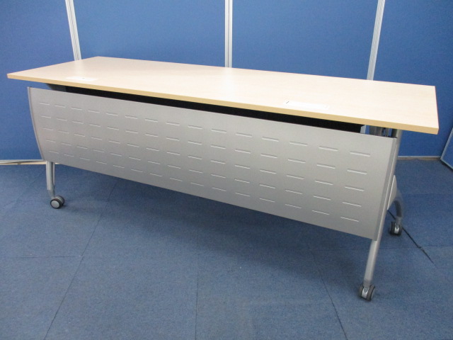 【レイアウト自在のテーブル!】イトーキ製サイドスタックテーブル　■横幅1800mmで、3名様でも広々！[リリッシュシリーズ]
                        リリッシュ
                                    中古
            