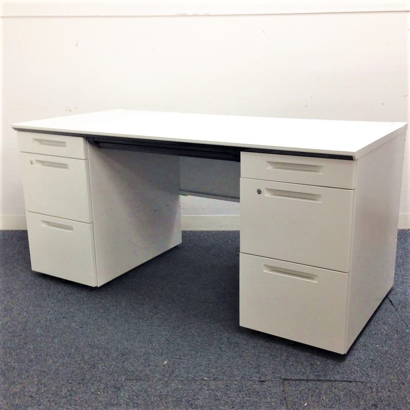 ホワイト色　両袖机　役職者・マネージャーに最適な幅1500mmサイズ！　両サイド引き出し鍵付き！
                        アイエス
                                    中古
            