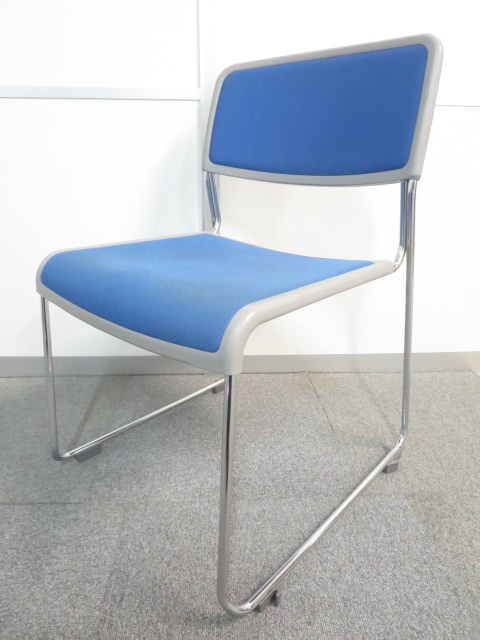【スタンダードなデザイン！】■コクヨ製　スタッキングチェア　ブルー
                        890シリーズ
                                    中古
            