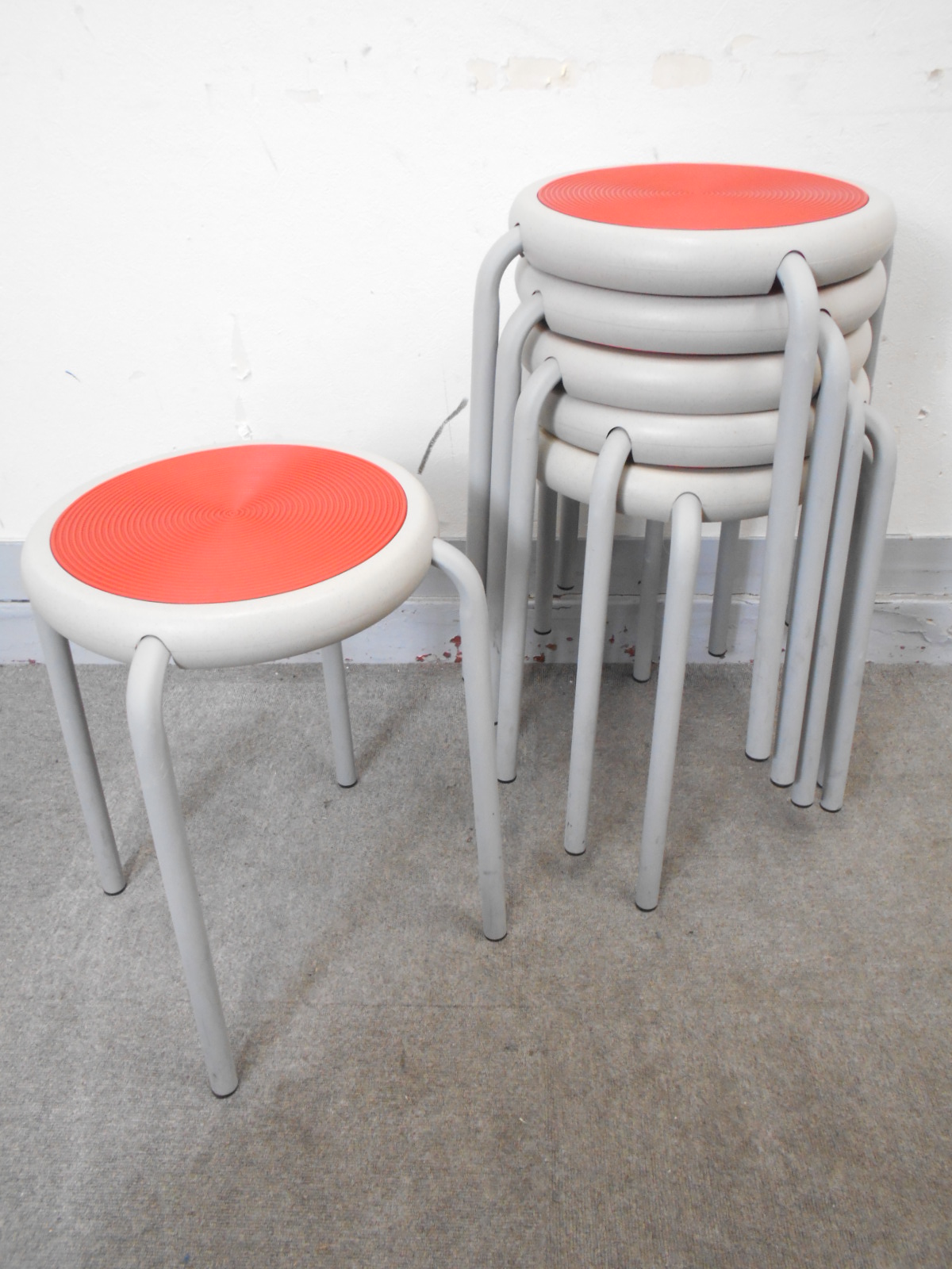 【KS】[お得な六脚セット]丸イス　オレンジ
                        その他シリーズ
                                    中古
            