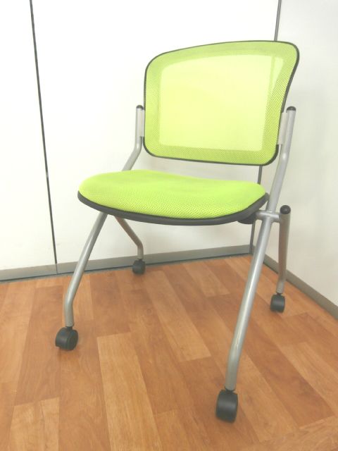 残りわずかの為お安くなりました！！【鮮やかなライトグリーン背もたれメッシュのネスティングチェア】■ネスティングチェア　■ライトグリーンカラー　■メッシュ　■おつとめ品
                        -
                                    中古
            