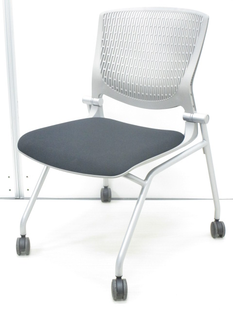 【品質に拘った会議用チェア！】座面が跳ね上げ式のため、収納性◎！
                        グラータ
                                    中古
            