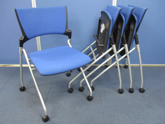 【4脚セット!!】ブルーのネスティングチェアのセット、揃いでお探しの方にオススメ!!
                        マノス
                                    中古
            