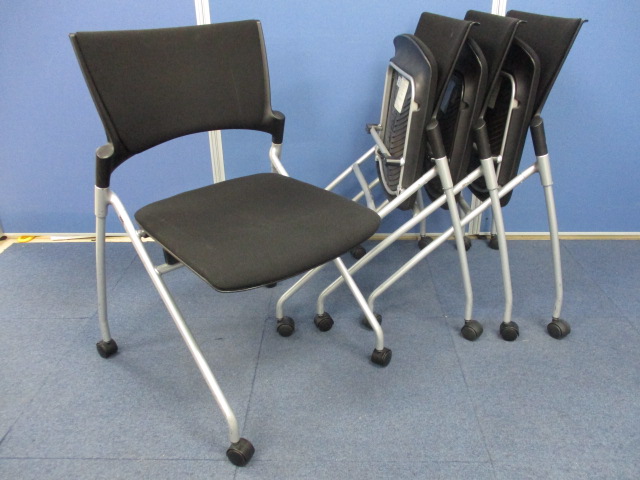 【4脚セット!!】定番のブラックカラー、ネスティングチェアのセットです!!
                        マノス
                                    中古
            