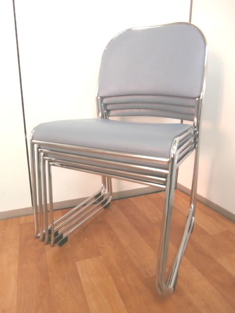 注目商品！！【４脚セット！！好評をいただきまして、大量購入のお客様の多い人気商品スタッキングチェアです！！】
                        -
                                    中古
            