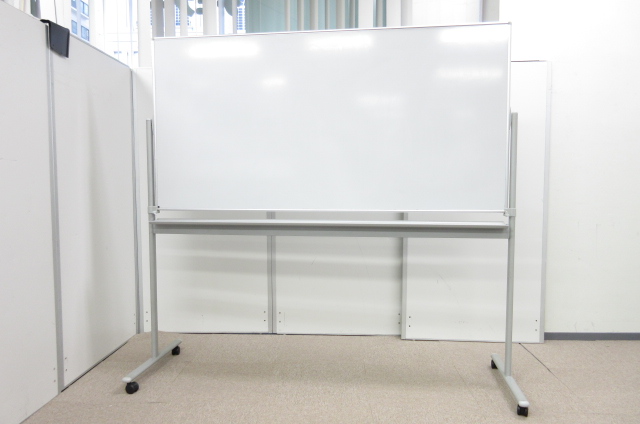 【1台限定!!】幅がたっぷり取れる大型ホワイトボード!!移動もスムーズにできる自立式!!【キャスターロック搭載!!】　
                        その他シリーズ
                                    中古
            