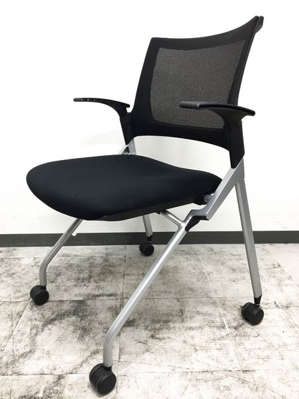 コンパクトな設計かつ、ゆったりとした座り心地。ワーカーに合わせた豊富なバリエーションも魅力です。
                        Monon
                                    中古
            