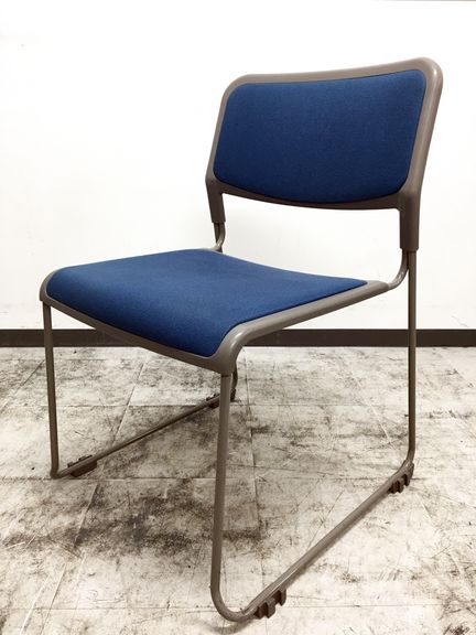 【会議室や研修室で便利】ブルーのスタッキングチェア【重ねて収納】【12脚入荷】
                        その他シリーズ
                                    中古
            