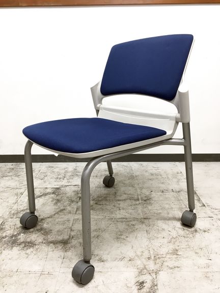 [100脚以上入荷!?]快適な着座感に加え、高いコストパフォーマンスを実現！内田洋行製
                        MF-180シリーズ
                                    中古
            