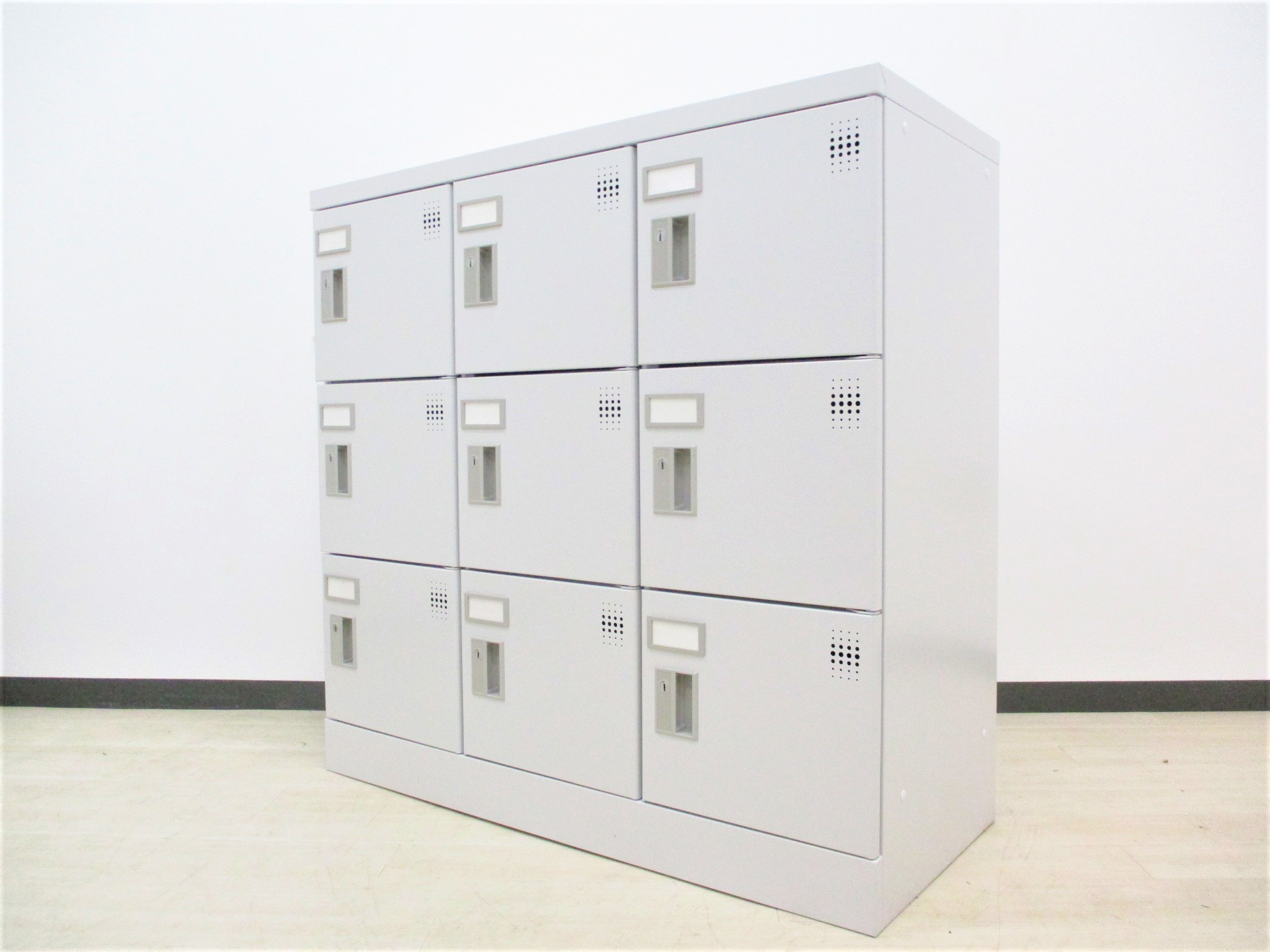 【限定1台の美品！】鍵付きの人気ホワイトロッカー！ホワイトグレー
                        GLK
                                    中古
            