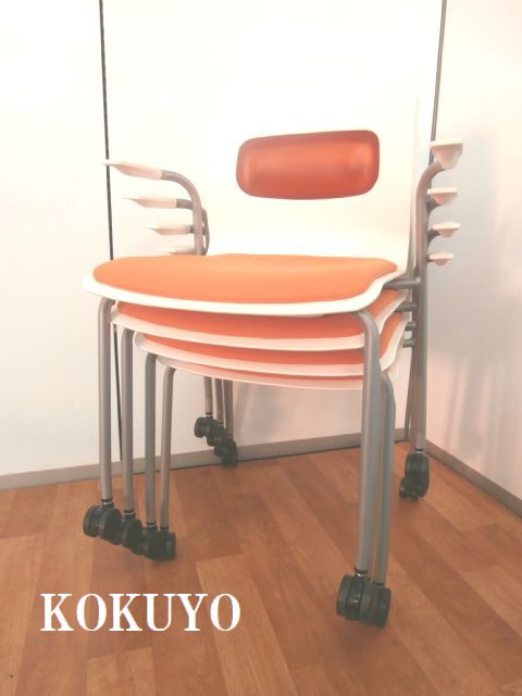 注目商品！！【2017年製！4脚セットの肘付スタッキングチェアです！！ポリウレタンエラストマーが癖になる座り心地です！！】■オレンジ
                        その他シリーズ
                                    中古
            