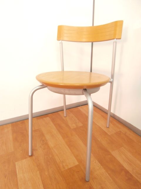 ２脚限定！！【木製レア商品のスタッキングチェアになります！！レストルームなど癒し系アイテムとしていかがでしょうか！！】■スタッキングチェア
                        アテーザ
                                    中古
            