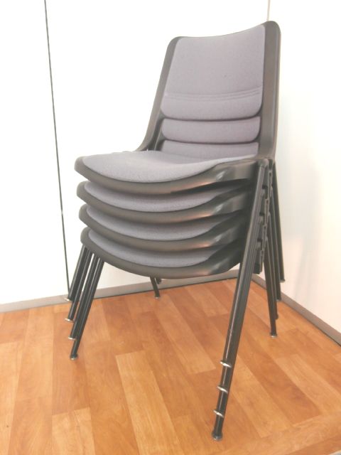 【４脚セット商品・スイスのオフィスファニチャー専門メーカージロフレックス製】■ジロフレックス製　■スタッキングチェア　■重ねて収納
                        -
                                    中古
            