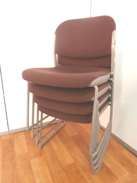 【４脚セット！長時間のミーティングも快適にサポートしてくれます】■オカムラ製　■ピレッティコレクション　■スタッキングチェア　■ローズ　■会議用　■国産メーカー　■おつとめ品
                        ピレッティコレクション
                                    中古
            