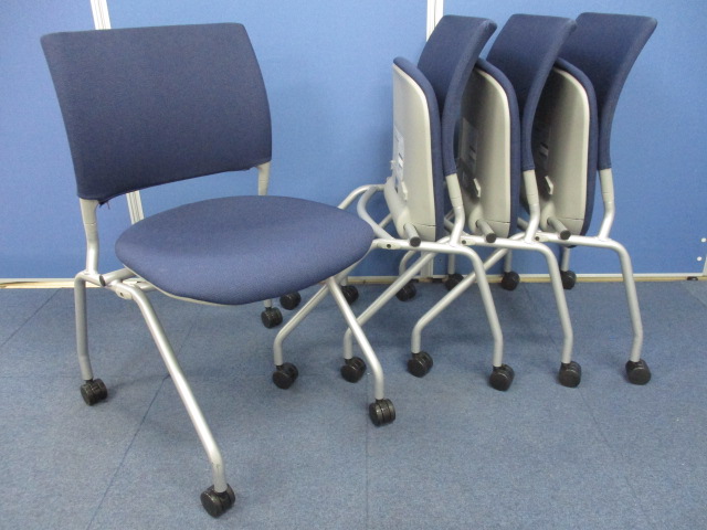 【お得な4脚セット!!】オカムラ(okamura)製 エレナチェア ブルー ■会議室や学習塾・研修等におすすめなネスティングチェア!!【長時間の会議でも疲れにくい!!】
                        エレナ
                                    中古
            