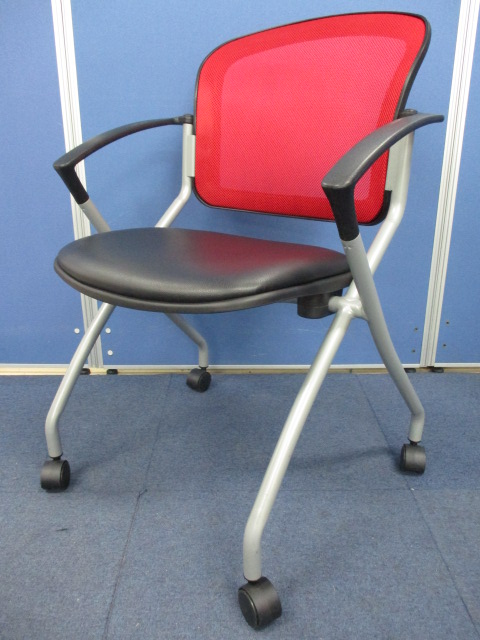 【蒸れにくく、掃除しやすい!!】ネスティング(ミーティング)チェア　レッド×ブラックカラー ■会議室や学習塾・研修等におすすめな折りたたみチェア!!軽量でも取扱いやすく人気です!![ネスタブル]
                        その他シリーズ
                                    中古
            