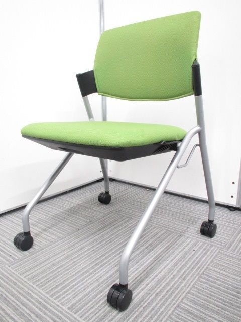 プラス タルト ミーティングチェア 水平スタッキングの両方が可能で、スペースに合わせた収納が出来ます。
                        Tarto
                                    中古
            