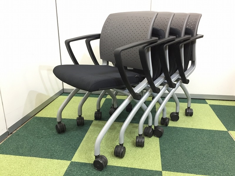 【4脚セット】【2017年製！】肘付ネスティングチェア　キャスター付き　会議やセミナーなどに大活躍！
                        その他
                                    中古
            