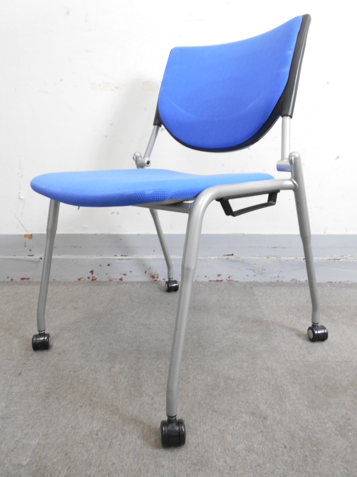 【KS】[定番]オカムラ　プロスタック　縦に積んでいくタイプのミーティングチェア！使わないときはコンパクトに収納！
                        プロスタック
                                    中古
            