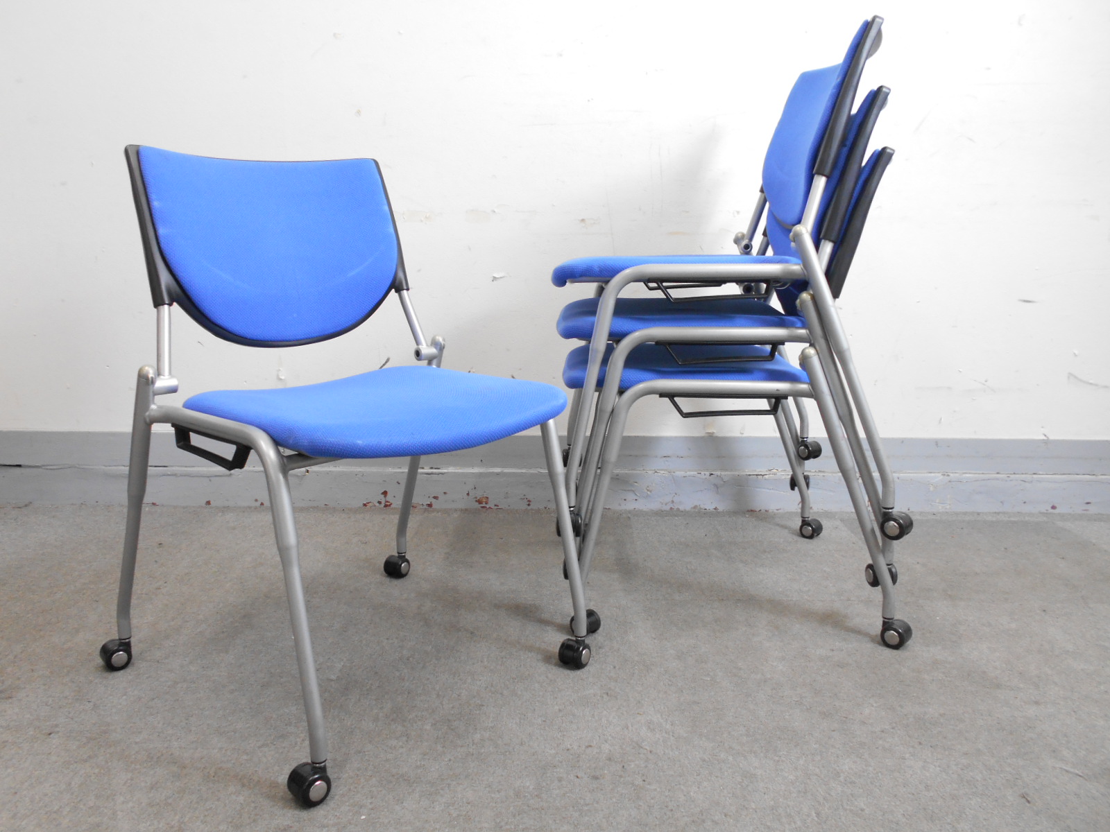 【KS】[お得な四脚セット]オカムラ　プロスタック　セミナーやミーティング、様々なシーンで使いやすいです！
                        プロスタック
                                    中古
            