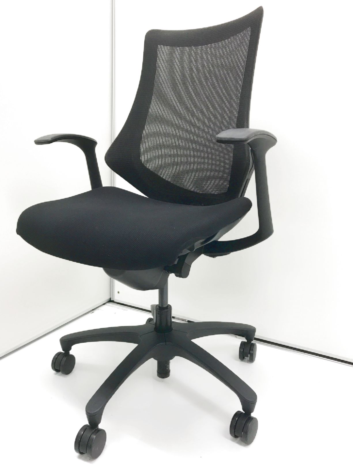 【メッシュ仕様！】イトーキ製エフチェア入荷しました！｜おしゃれで機能的！
                        エフ
                                    中古
            