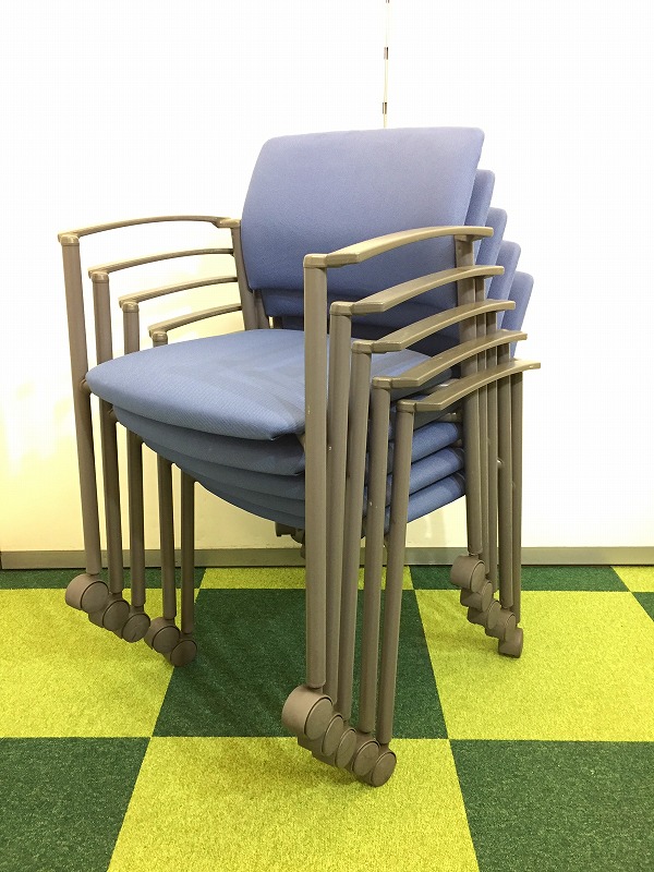 【5脚セット】【会議、セミナーにオススメ!!】コクヨ製のキャスター、肘付スタッキングチェアがロット入荷です！
                        130シリーズ
                                    中古
            