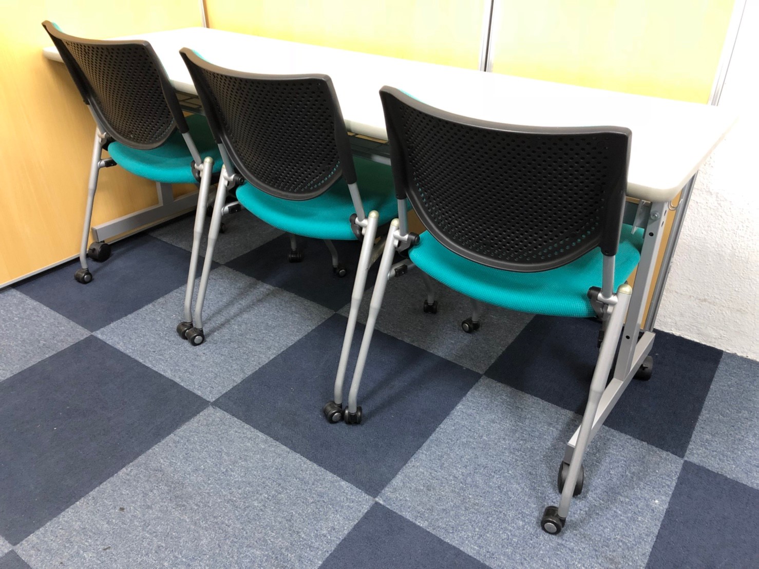 ★纏め買いでお安く！★【３名様用セット！】作業用や休憩室用におすすめ！
                        その他シリーズ
                                    中古
            