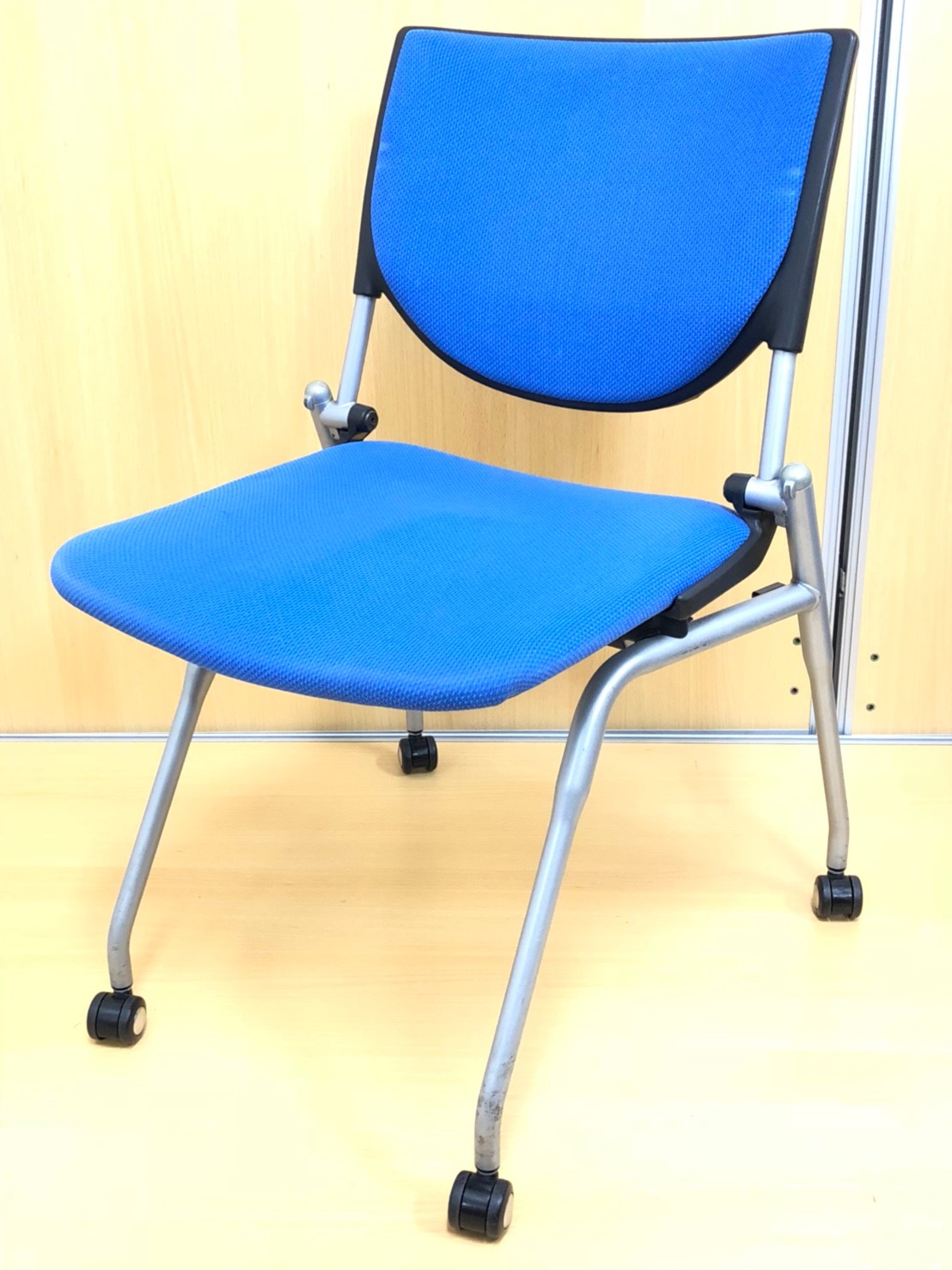 ★座面に使用感ありの為特価★【不具合はありません！】一番売れているブルー！良質な会議のお供に！
                        プロスタック 
                                    中古
            