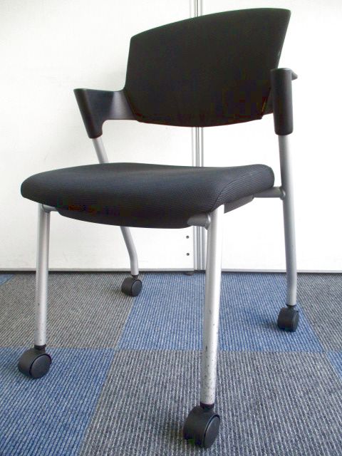 【10脚のまとまった入荷！】重ねて省スペースに大活躍！【人気スタッキングチェア】
                        プロッティ
                                    中古
            